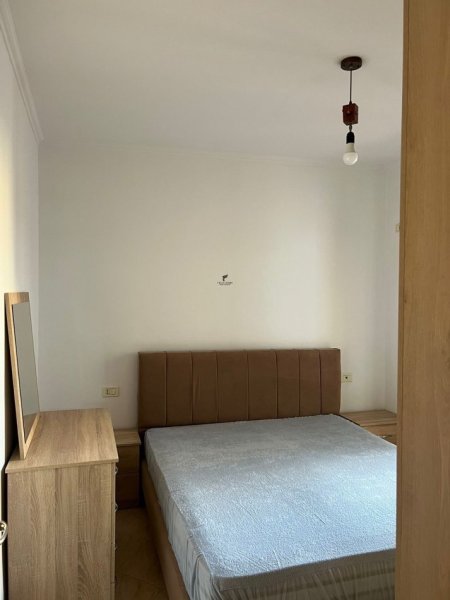 Tirane, jepet me qera apartament 1+1 Kati 7, 60 m² 500 € (PALLATI ME SHIGJETA)
