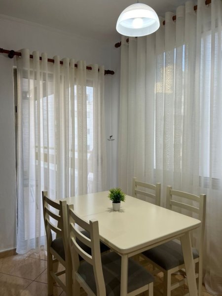 Tirane, jepet me qera apartament 1+1 Kati 7, 60 m² 500 € (PALLATI ME SHIGJETA)