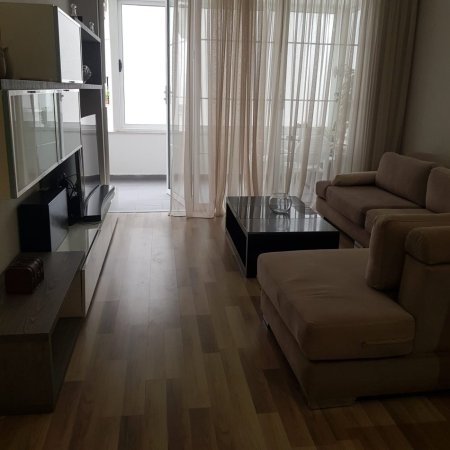 Tirane, jepet me qera apartament 2+1 Kati 2, 1.000 € 