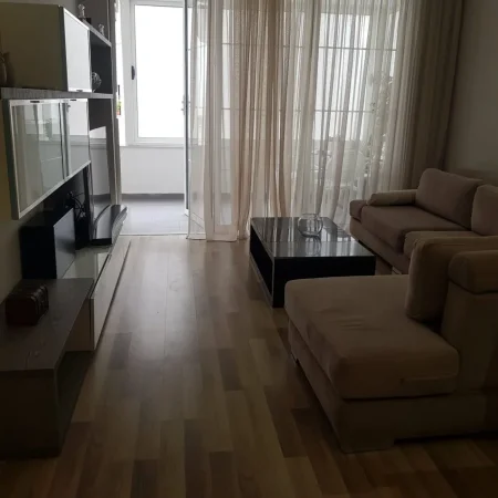 Tirane, jepet me qera apartament 2+1 Kati 2, 1.000 € 