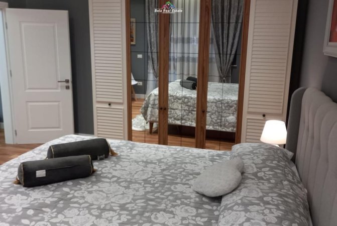 Tirane, jepet me qera apartament 1+1+Ballkon Kati 3, 70 m² 700 € (prane Petro Ninit)