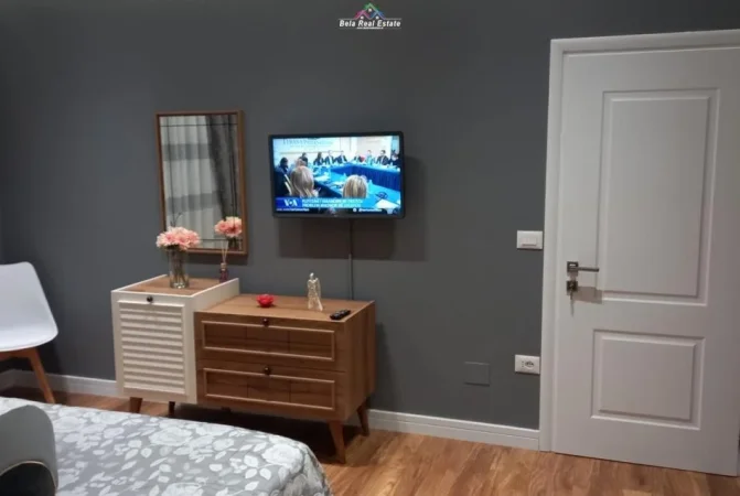 Tirane, jepet me qera apartament 1+1+Ballkon Kati 3, 70 m² 680 € (prane Petro Ninit)