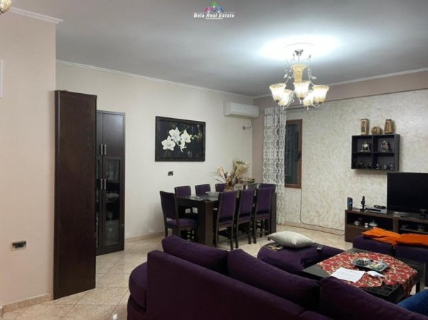 Tirane, jepet me qera apartament 2+1 Kati 2, 158 m² 550 € (prane restorant Vellezrit Gjana)