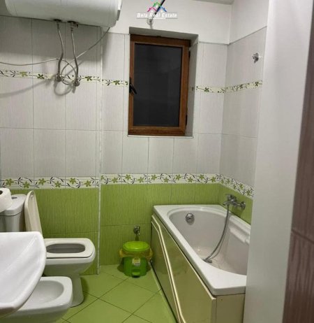 Tirane, jepet me qera apartament 2+1 Kati 2, 158 m² 550 € (prane restorant Vellezrit Gjana)