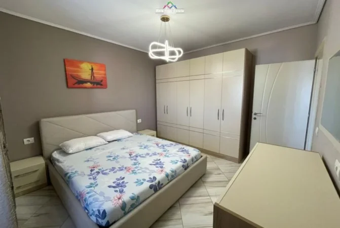 Tirane, jepet me qera apartament 2+1 Kati 9, 98 m² 750 € (PRANE KARBURANT KASTRATIT)