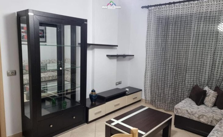 Tirane, jepet me qera apartament 1+1 Kati 5, 60 m² 500 € (prane Prokurorise Se Tiranes,)
