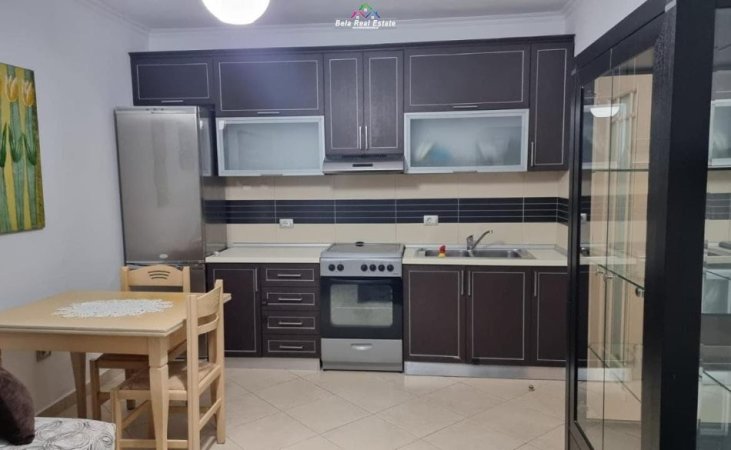 Tirane, jepet me qera apartament 1+1 Kati 5, 60 m² 500 € (prane Prokurorise Se Tiranes,)