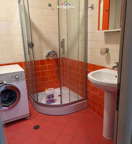 Tirane, jepet me qera apartament 1+1 Kati 5, 60 m² 500 € (prane Prokurorise Se Tiranes,)