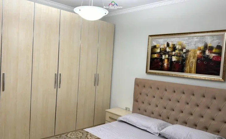 Tirane, jepet me qera apartament 2+1+Ballkon Kati 5, 100 m² 650 € (tek Pallati Al-Mak)