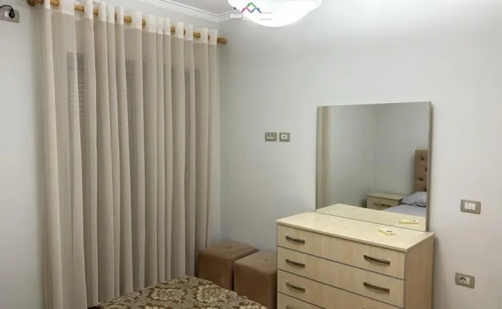 Tirane, jepet me qera apartament 2+1+Ballkon Kati 5, 100 m² 650 € (tek Pallati Al-Mak)