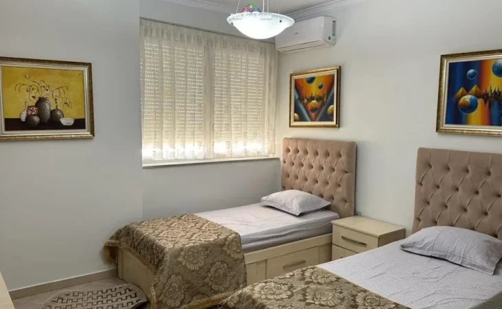 Tirane, jepet me qera apartament 2+1+Ballkon Kati 5, 100 m² 650 € (tek Pallati Al-Mak)