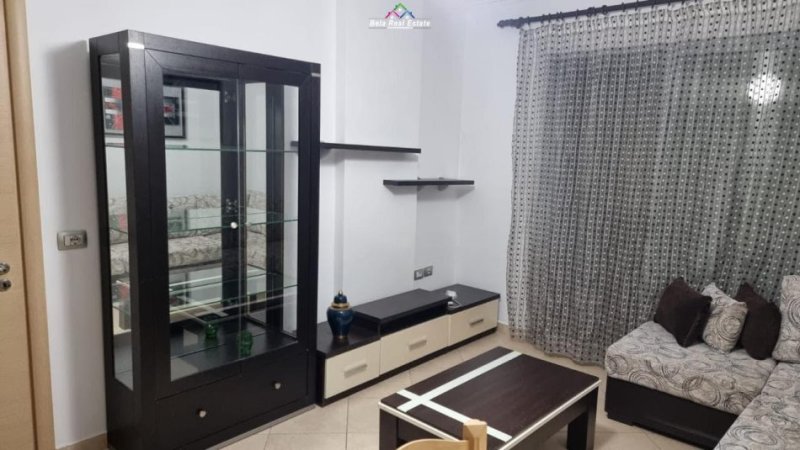 Tirane, jepet me qera apartament 1+1+Ballkon Kati 5, 60 m² 500 € (mine peza)