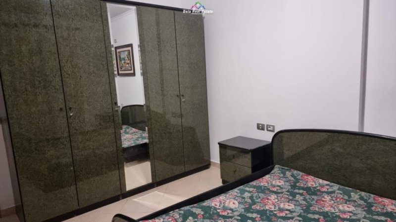 Tirane, jepet me qera apartament 1+1+Ballkon Kati 5, 60 m² 500 € (mine peza)