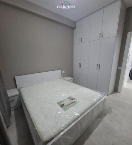 Tirane, jepet me qera apartament 1+1+Ballkon Kati 6, 600 m² 600 € (tek rezidenca Henke)