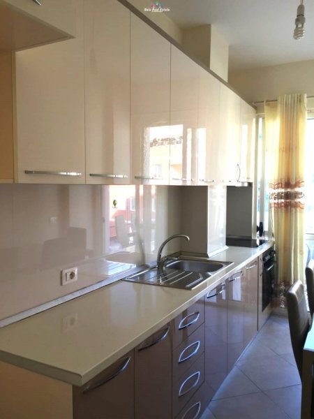 Tirane, jepet me qera apartament 1+1 Kati 4, 67 m² 380 € (shefqet kuka)