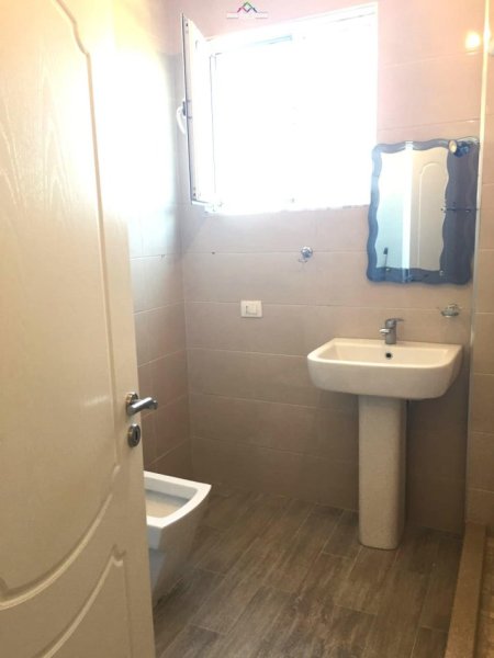 Tirane, jepet me qera apartament 1+1 Kati 4, 67 m² 380 € (shefqet kuka)