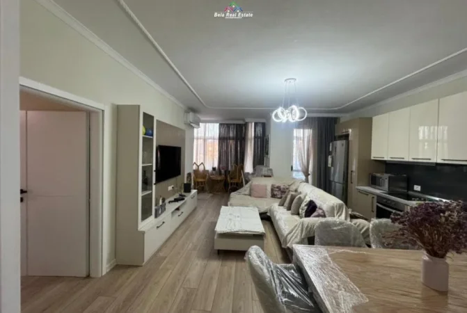 Tirane, jepet me qera apartament 3+1+Ballkon Kati 3, 100 m² 1.200 € (Prane ish Ekspozites)