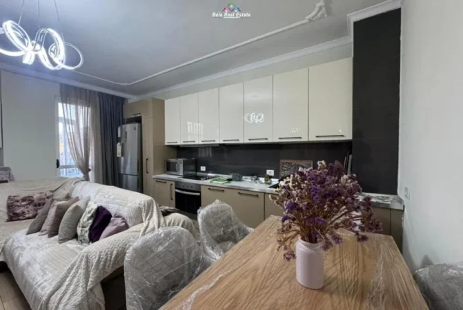Tirane, jepet me qera apartament 3+1+Ballkon Kati 3, 100 m² 1.200 € (Prane ish Ekspozites)