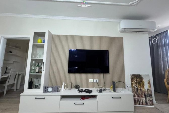 Tirane, jepet me qera apartament 3+1+Ballkon Kati 3, 100 m² 1.050 € (Prane ish Ekspozites)