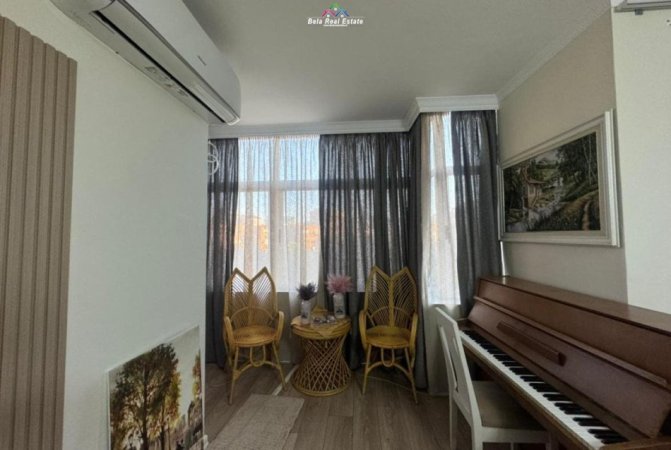 Tirane, jepet me qera apartament 3+1+Ballkon Kati 3, 100 m² 1.050 € (Prane ish Ekspozites)