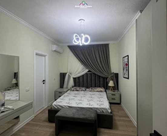 Tirane, jepet me qera apartament 3+1+Ballkon Kati 3, 100 m² 1.050 € (Prane ish Ekspozites)