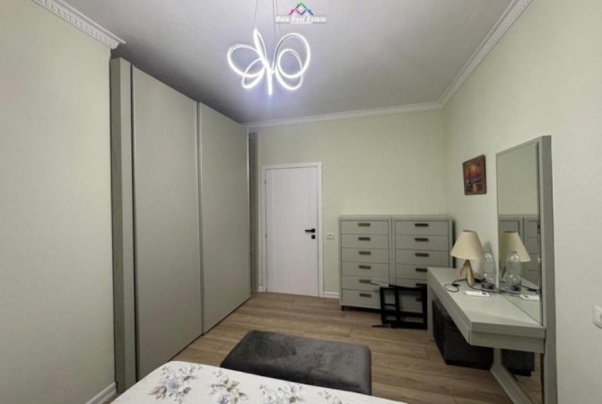 Tirane, jepet me qera apartament 3+1+Ballkon Kati 3, 100 m² 1.050 € (Prane ish Ekspozites)