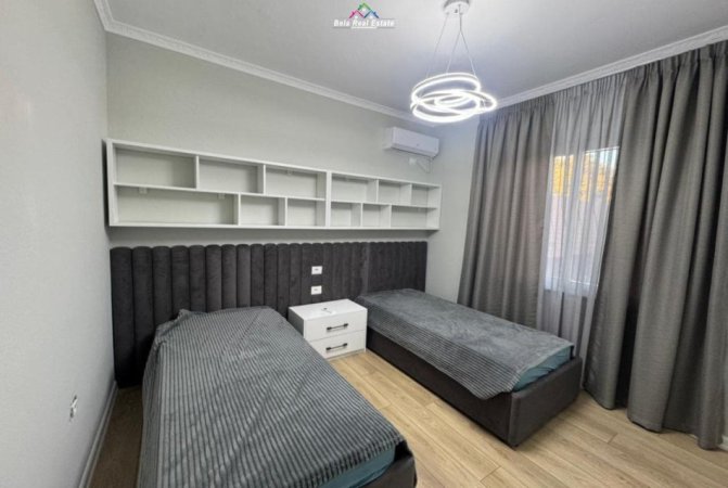 Tirane, jepet me qera apartament 3+1+Ballkon Kati 3, 100 m² 1.050 € (Prane ish Ekspozites)