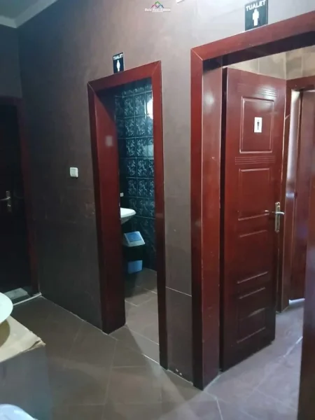 Tirane, jepet me qera zyre Kati 2, 160 m² 200.000 leke te reja (rruga e dibres)