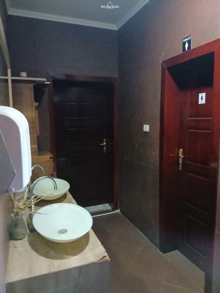 Tirane, jepet me qera zyre Kati 2, 160 m² 200.000 leke te reja (rruga e dibres)