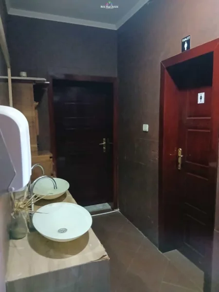 Tirane, jepet me qera zyre Kati 2, 160 m² 200.000 leke te reja (rruga e dibres)