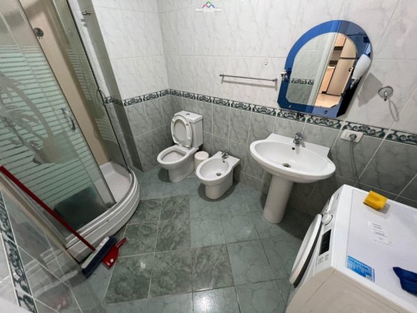 Tirane, jepet me qera apartament 1+1+Ballkon Kati 9, 70 m² (don bosko)