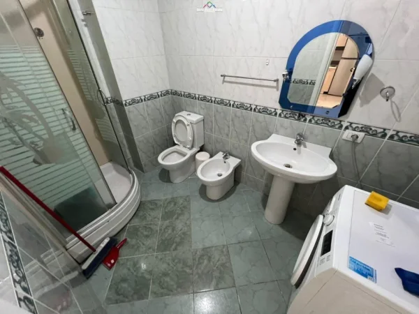 Tirane, jepet me qera apartament 1+1+Ballkon Kati 9, 70 m² (don bosko)