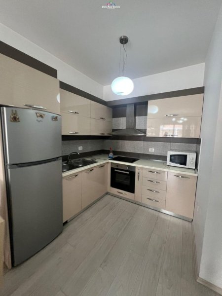 Tirane, jepet me qera apartament 1+1+Ballkon Kati 9, 70 m² (don bosko)