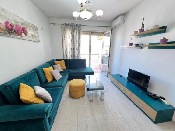 Tirane, jepet me qera apartament 1+1+Ballkon Kati 9, 70 m² (don bosko)