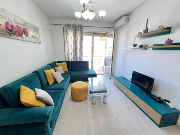 Tirane, jepet me qera apartament 1+1+Ballkon Kati 9, 70 m² (don bosko)