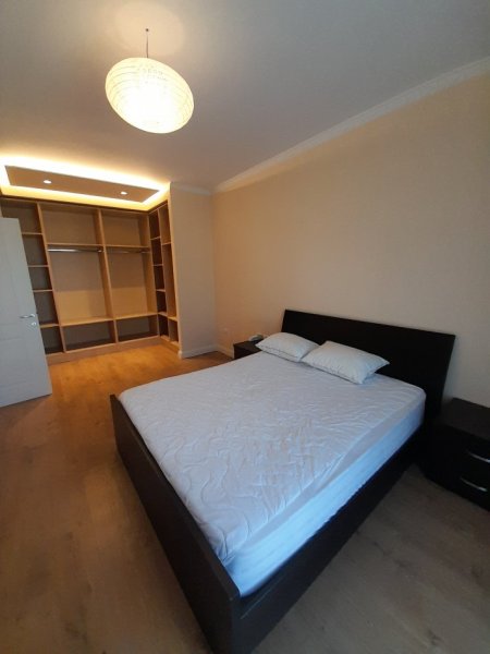 Tirane, jepet me qera apartament 2+1+Ballkon Kati 6, 95 m² 600 € (Pranë UET-së, Porcelan, Tiranë)