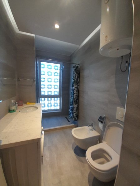Tirane, jepet me qera apartament 2+1+Ballkon Kati 6, 95 m² 600 € (Pranë UET-së, Porcelan, Tiranë)