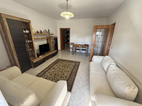 Tirane, jepet me qera apartament 2+1+2+2Bllk, Kati 6, 100 m² 700 € (Rr. Qemal Stafa te Prokuroria)