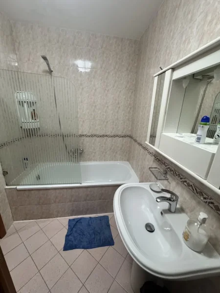Tirane, jepet me qera apartament 2+1+2+2Bllk, Kati 6, 100 m² 700 € (Rr. Qemal Stafa te Prokuroria)