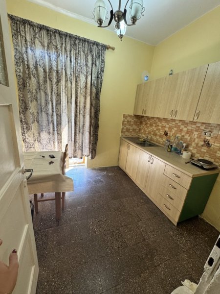 Japim me qera apartament 2+1+Bllk per banim ose zyre Kati 3, 72 m² 500 € (Stadiumi Dinamo, Rr. Komuna e Parisit)