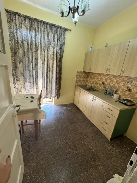 Japim me qera apartament 2+1+Bllk per banim ose zyre Kati 3, 72 m² 450€ (Stadiumi Dinamo, Rr. Komuna e Parisit)