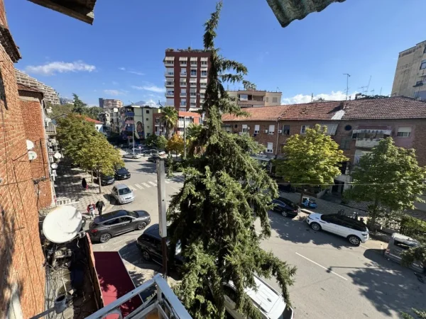 Japim me qera apartament 2+1+Bllk per banim ose zyre Kati 3, 72 m² 450€ (Stadiumi Dinamo, Rr. Komuna e Parisit)