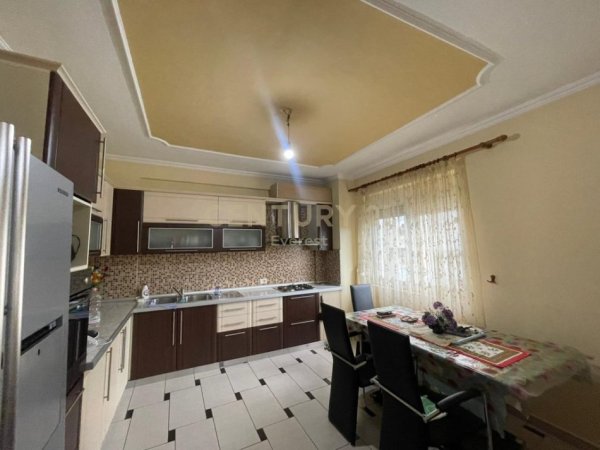 Tirane, jepet me qera apartament 1+1 Kati 3, 60 m² 450 € (Ali Dem)