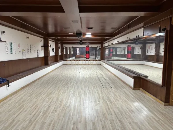 Tirane, jepet me qera ambjent biznesi Kati 0, 110 m² 800 € (Allias)