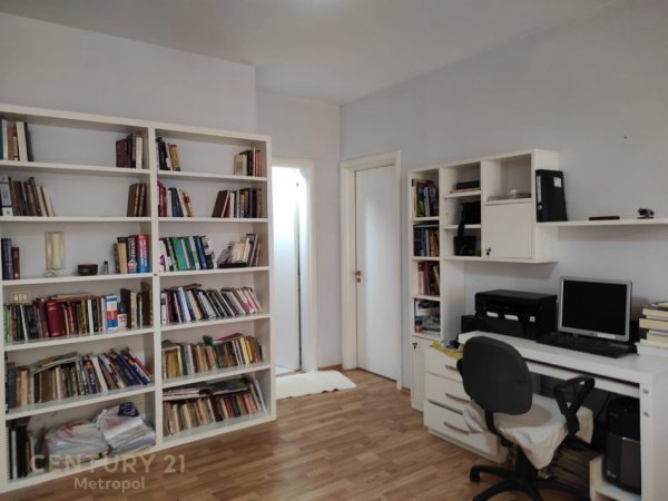 Tirane, jepet me qera apartament 2+1+Aneks+Ballkon Kati 7, 102 m² 800 € (Sheshi Skenderbej)