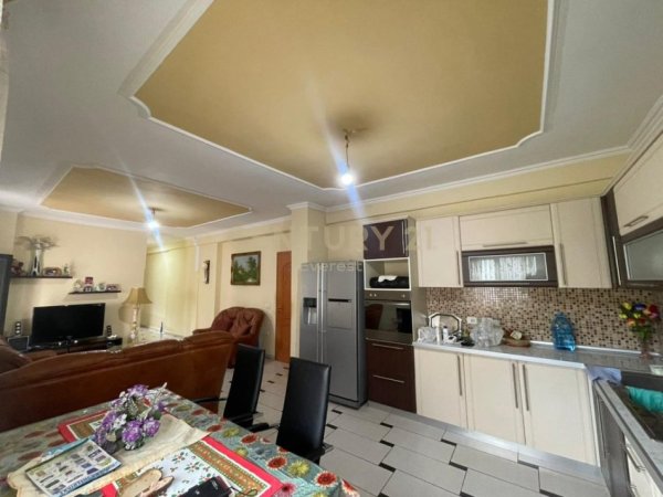 Tirane, jap me qera apartament 1+1+Ballkon Kati 3, 120 m² 450 € (Ali demi)