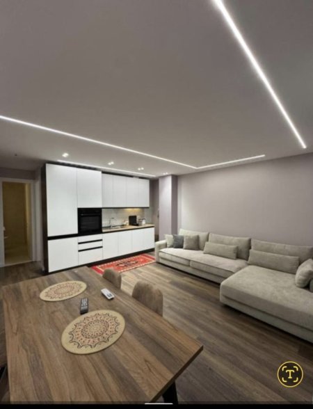 Tirane, jepet me qera apartament 3+1+Aneks+Ballkon Kati 2, 120 m² 800 € (Treni Bulevardit 1)