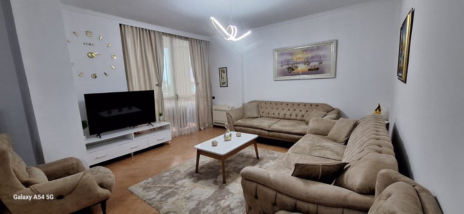 Tirane, shitet apartament 2+1+Ballkon Kati 3, 110 m² 225.000 € (Tish dahia)