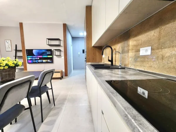 Penthouse me Qera: 2+1+2wc & verandë gjigande ~ (📍Kodra e diellit - ngitur me kopshtin Botanik) || 1,000€/Muaj 🔥