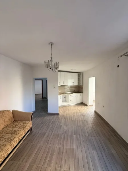 Tirane, shitet apartament 1+1+Ballkon Kati 1, 71 m² 106.000 € (Laprak)